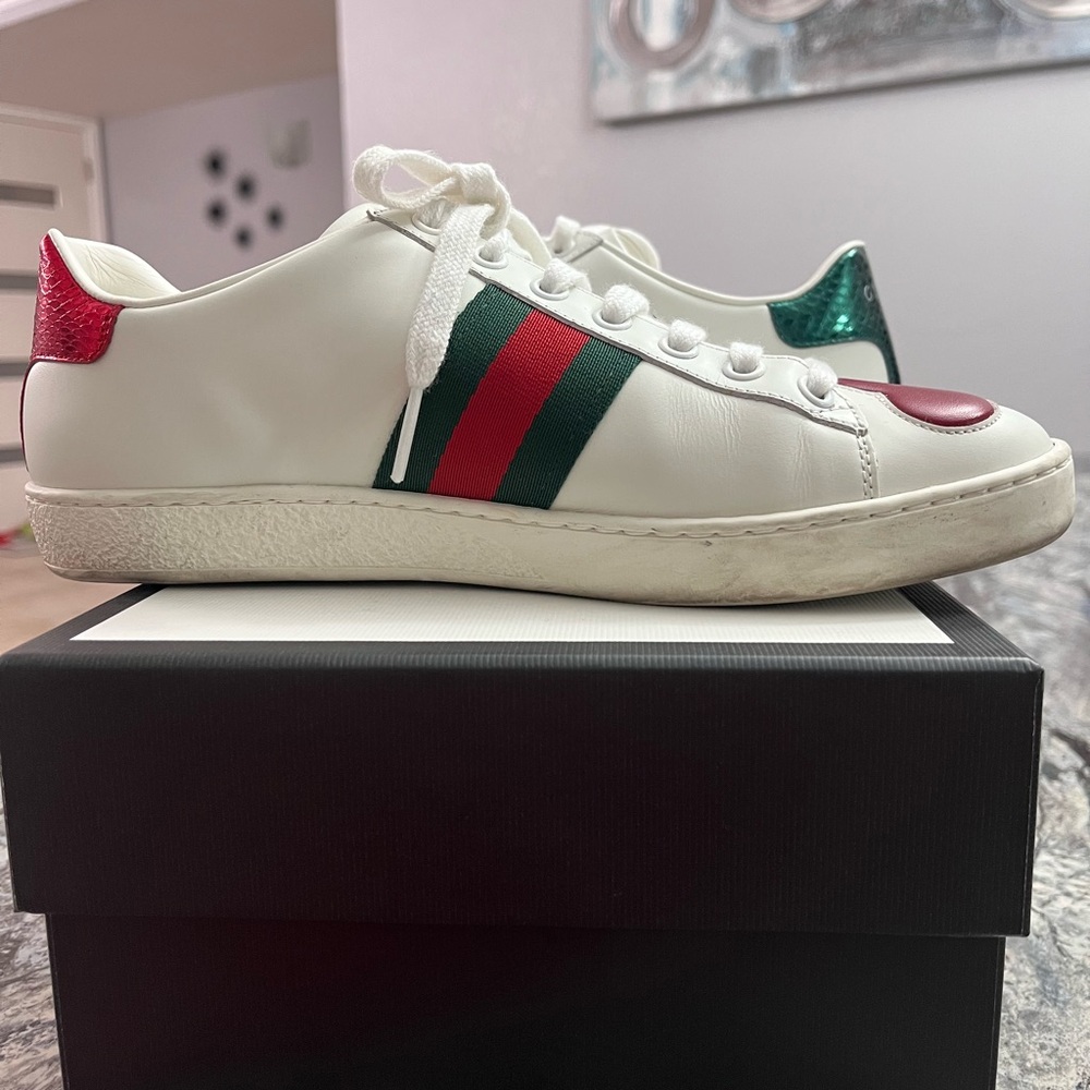 White Gucci Sneakers with Red Heart Detail - Picture 5 of 10